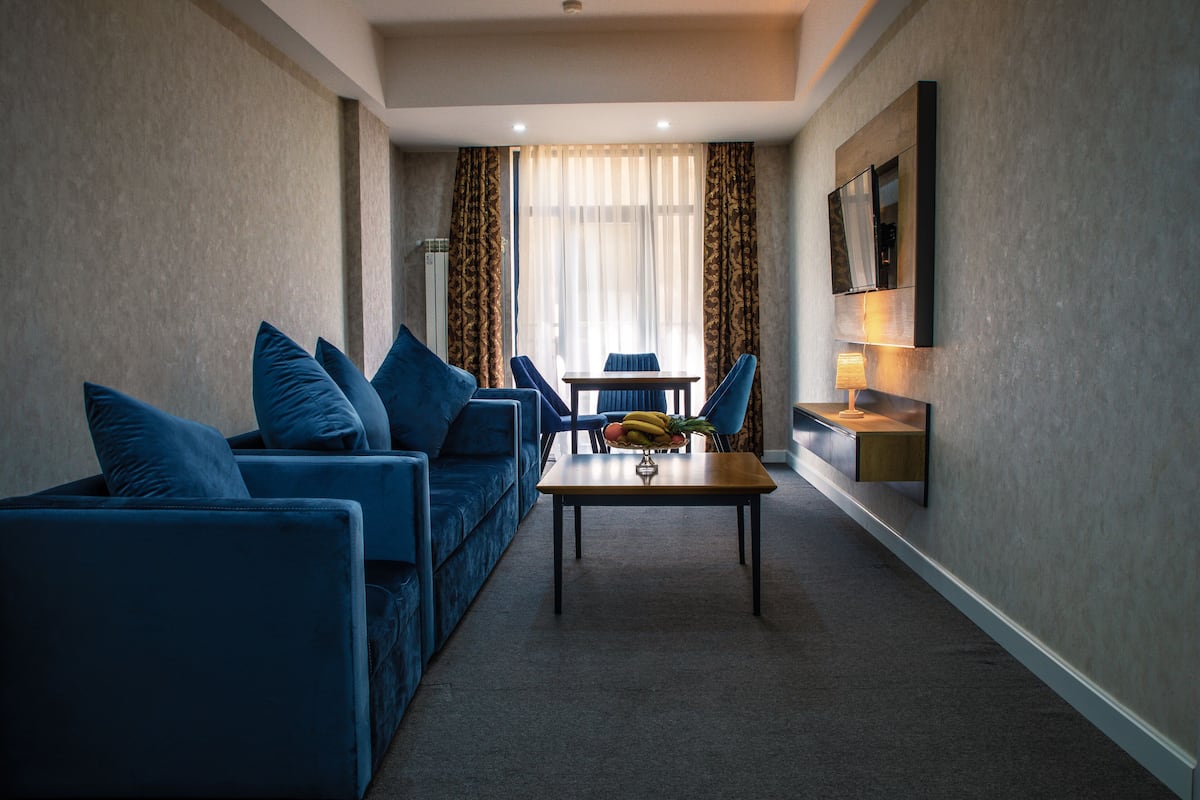 Family Room | Hypo-allergenic bedding, minibar, desk, laptop workspace