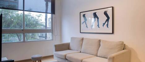 Televisie, een stereo en een kantoor