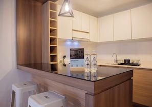 Kjøleskap, mikrobølgeovn, ovn og oppvaskmaskin