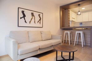Télévision, chaîne hi-fi, espaces bureaux