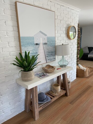 Across the road from the beach and 3 minutes walk to vibrant Peregian Village