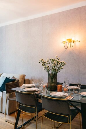 Basic Apartment | Private kitchen | Full-sized fridge, microwave, oven, stovetop - Parkland Apartment - LoftAffair (Kraków)