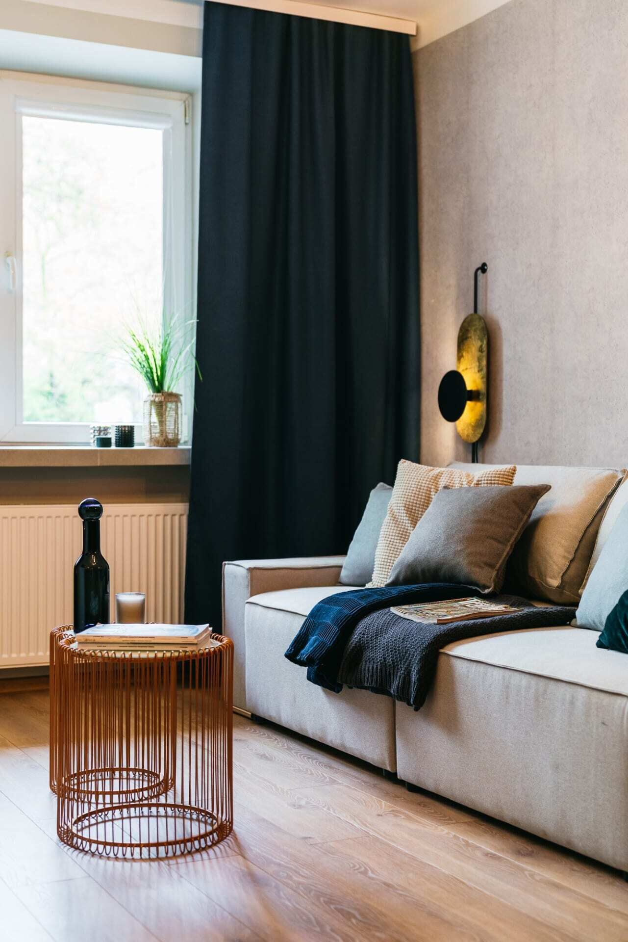 Basic Apartment | Living room | 40-inch Smart TV with cable channels, TV, Netflix