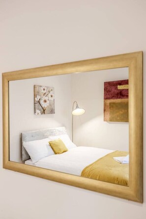 Căn hộ, 1 giường cỡ queen | 1 phòng ngủ, bàn ủi/dụng cụ ủi quần áo 