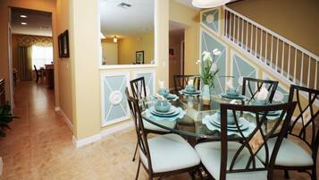 House, 6 Bedrooms | Dining