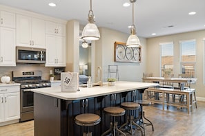 Townhome, 4 Bedrooms | Private kitchen | Fridge, oven, coffee/tea maker, toaster