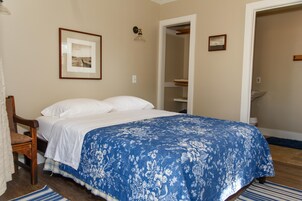 Studio | Desk, laptop workspace, iron/ironing board, free WiFi