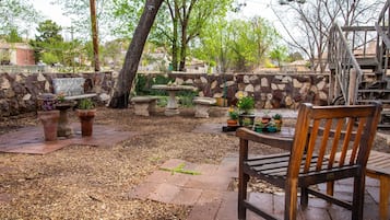 Studio | Outdoor dining