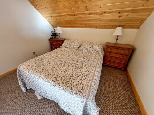 Elk Lodge: Spacious Cabin Near Trails & Ski Access