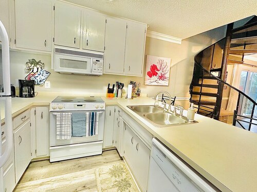 Toes in the Sand - Oceanview Condo Emerald Isle