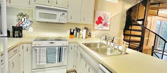 Toes in the Sand - Oceanview Condo Emerald Isle