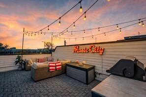 Property grounds - Summer rooftop deck, game room, BBQ near Broadway & Nissan Stadium (Nashville)