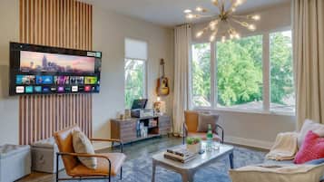 Televisión, estéreo y oficina