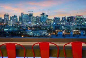 Property grounds - Summer rooftop deck, game room, BBQ near Broadway & Nissan Stadium (Nashville)