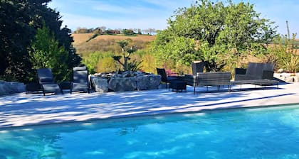 Gîte & Bed and Breakfast capacity 14 people with swimming pool, labeled 4 keys.