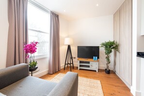 Appartement Design | Fer et planche à repasser, accès au Wi-Fi (inclus), literie fournie