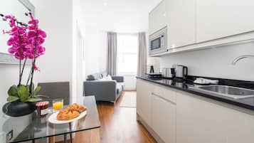 Leilighet – executive | Eget kjøkken | Mikrobølgeovn, vannkoker, brødrister og kjøkkenutstyr