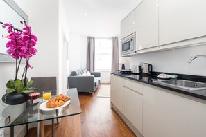 Leilighet – executive | Eget kjøkken | Mikrobølgeovn, vannkoker, brødrister og kjøkkenutstyr