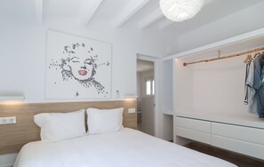 5 bedrooms, iron/ironing board, travel cot, free WiFi