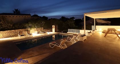 Villa with NEW large private HEATED swimming pool, 3 min. walk to sandy beach