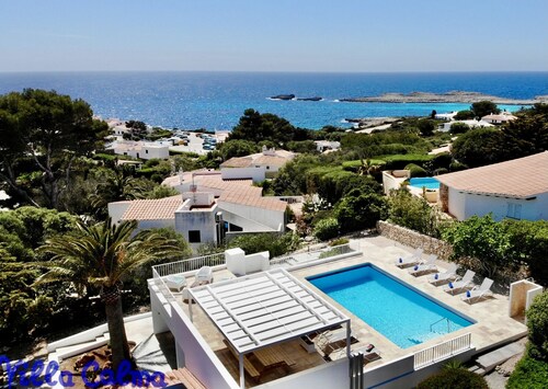 Villa with NEW large private HEATED swimming pool, 3 min. walk to sandy beach