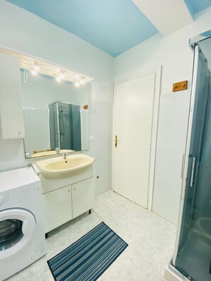 Apartment, 2 Bedrooms, Ground Floor | Bathroom - Case Vacanze Le Rose PT (San Teodoro)
