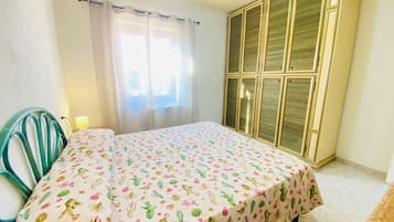 Apartment, 2 Bedrooms, Ground Floor | Iron/ironing board