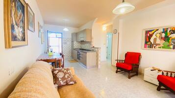 Apartment, 2 Bedrooms, Ground Floor | Living room | 22-inch flat-screen TV with cable channels, TV