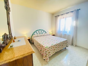 Apartment, 2 Schlafzimmer, Erdgeschoss | Bügeleisen/Bügelbrett