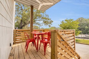 Outdoor dining - Chattanooga's Incline Sights (Chattanooga)