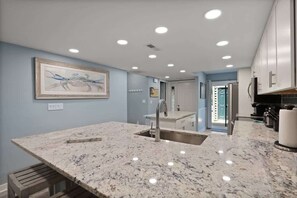 Refrigerador, microondas, parrilla de estufa y lavavajillas 