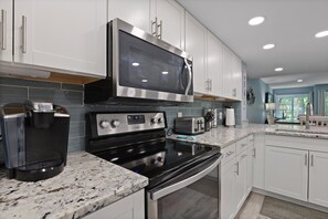 Fridge, microwave, stovetop, dishwasher