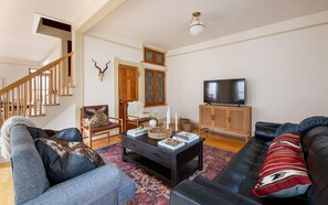 Een smart-tv en een kantoor