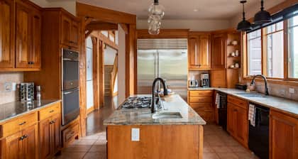 Zendo by AvantStay | Serene Mountain Abode w/ Hot Tub & Views