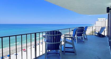 Newly remodeled Beach Escape, Complimentary Beach Service and Panoramic Views