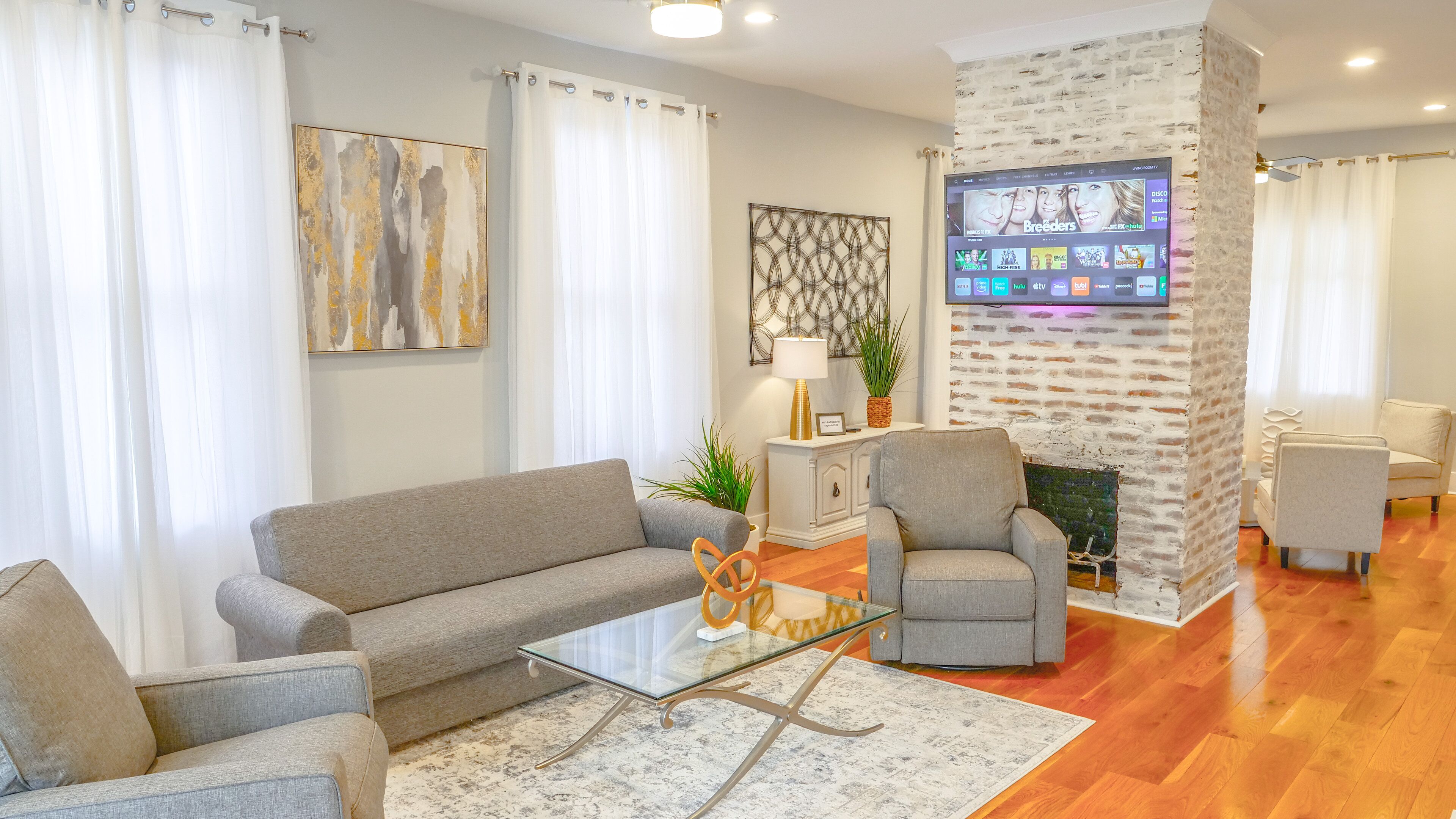 The Lincoln House!  Historic Home with a Modern Stay!