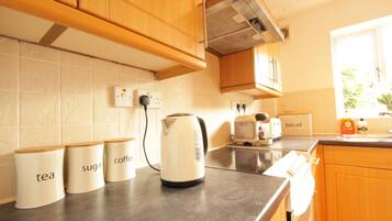 House | Private kitchen | Fridge, microwave, oven, stovetop