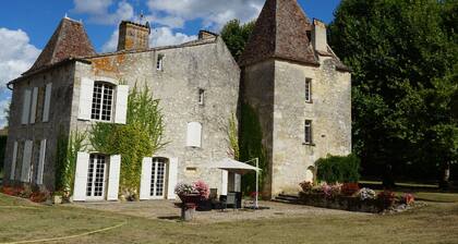 Château Privé Avec Grand Parc, Foret et Piscine