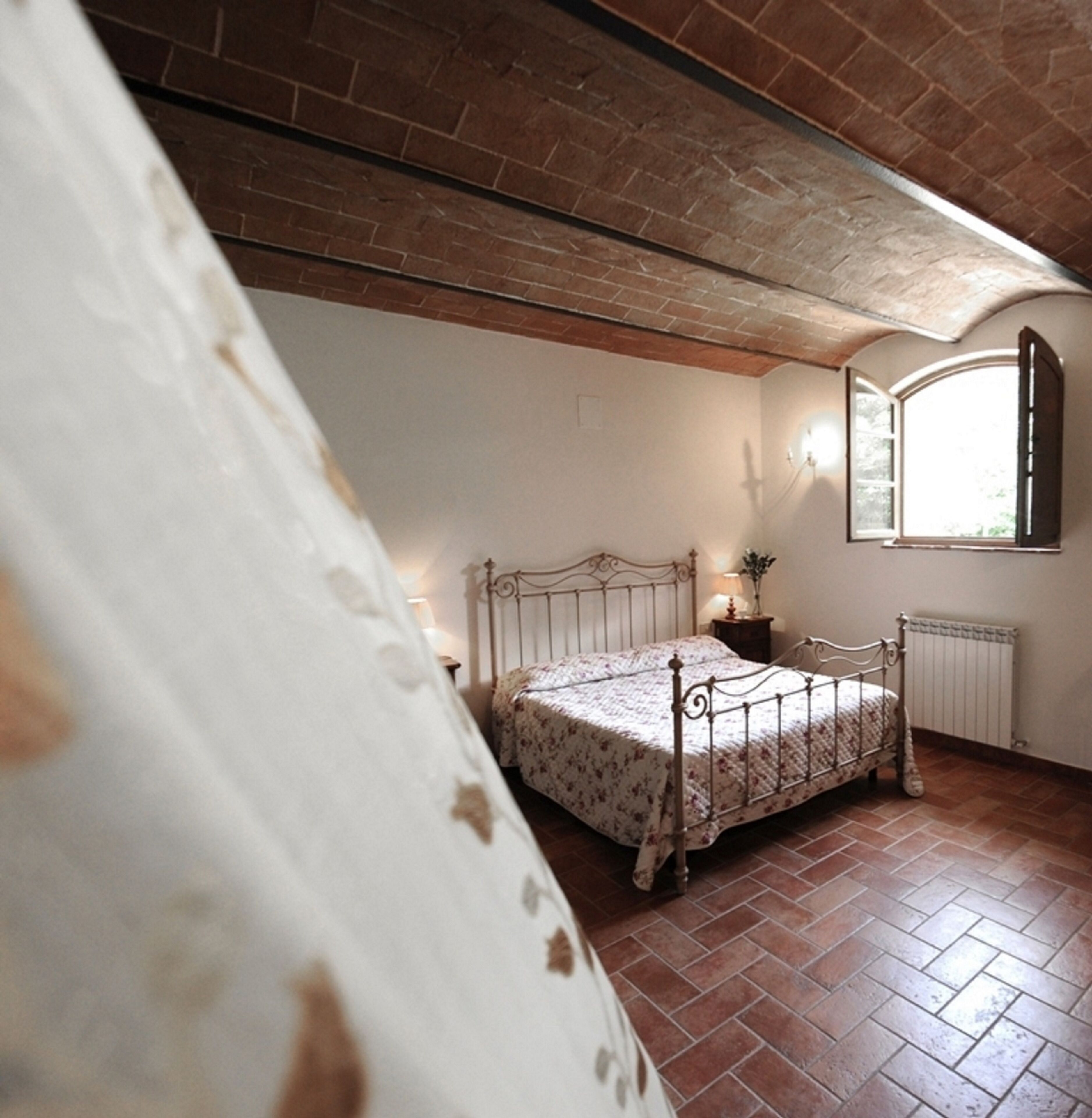 farmhouse Peschiera room Cantinetta prov. of Siena near San Gimignano 