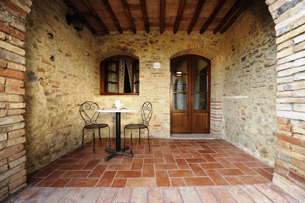 farmhouse Peschiera room Cantinetta prov. of Siena near San Gimignano