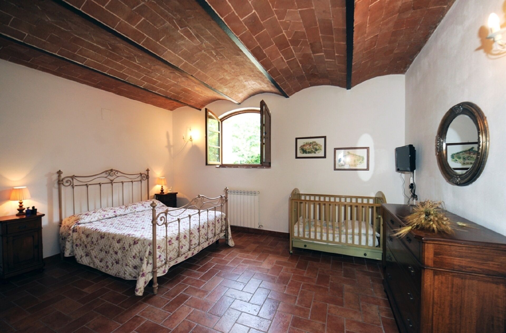 farmhouse Peschiera room Cantinetta prov. of Siena near San Gimignano 