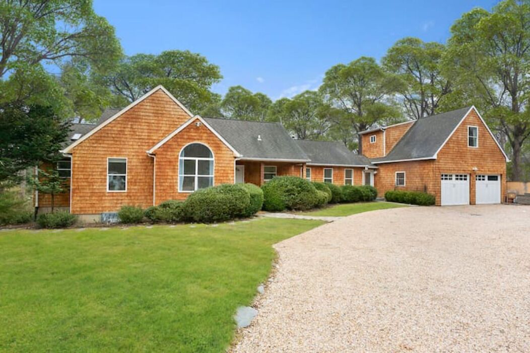 Modern open layout tech retreat: mostly brand new!