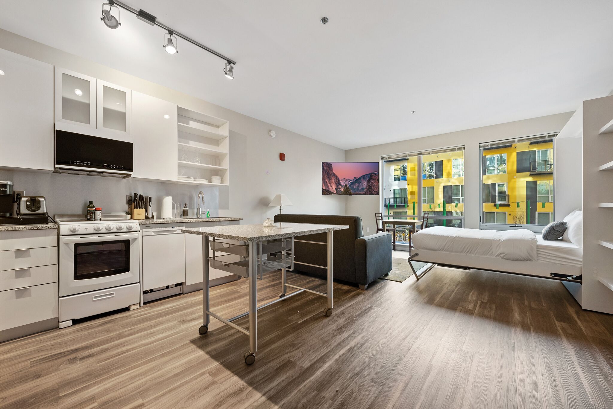 Escape to a Beautiful Oasis Just Moments from Kauffman Stadium 338