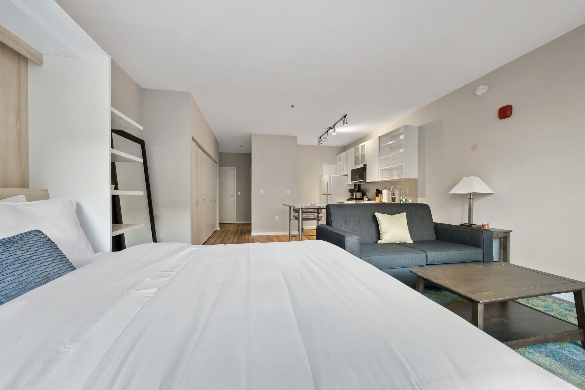 Escape to a Beautiful Oasis Just Moments from Kauffman Stadium 338