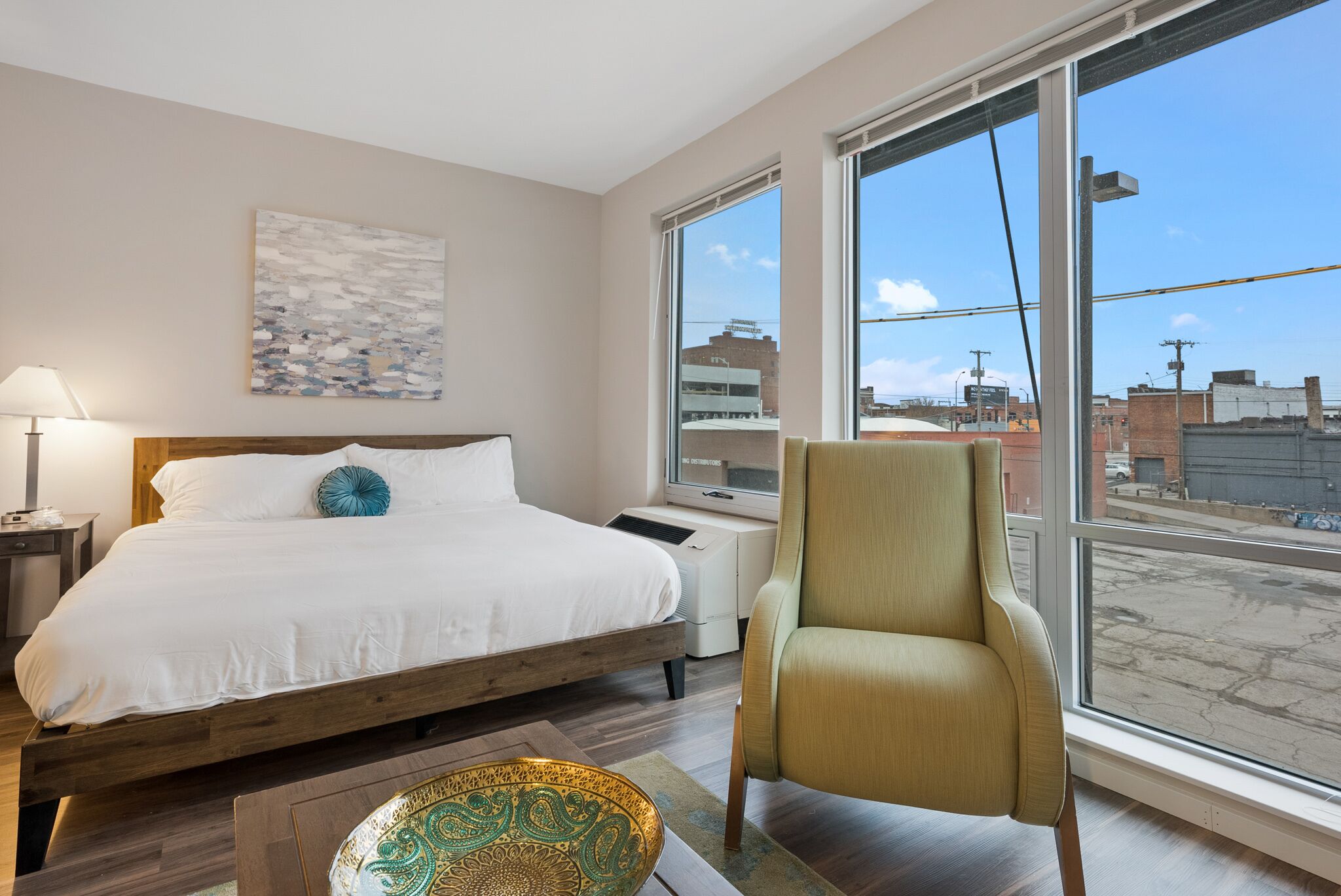 Experience True Comfort: Relax in our Spacious and Immaculate Concept Studio 345