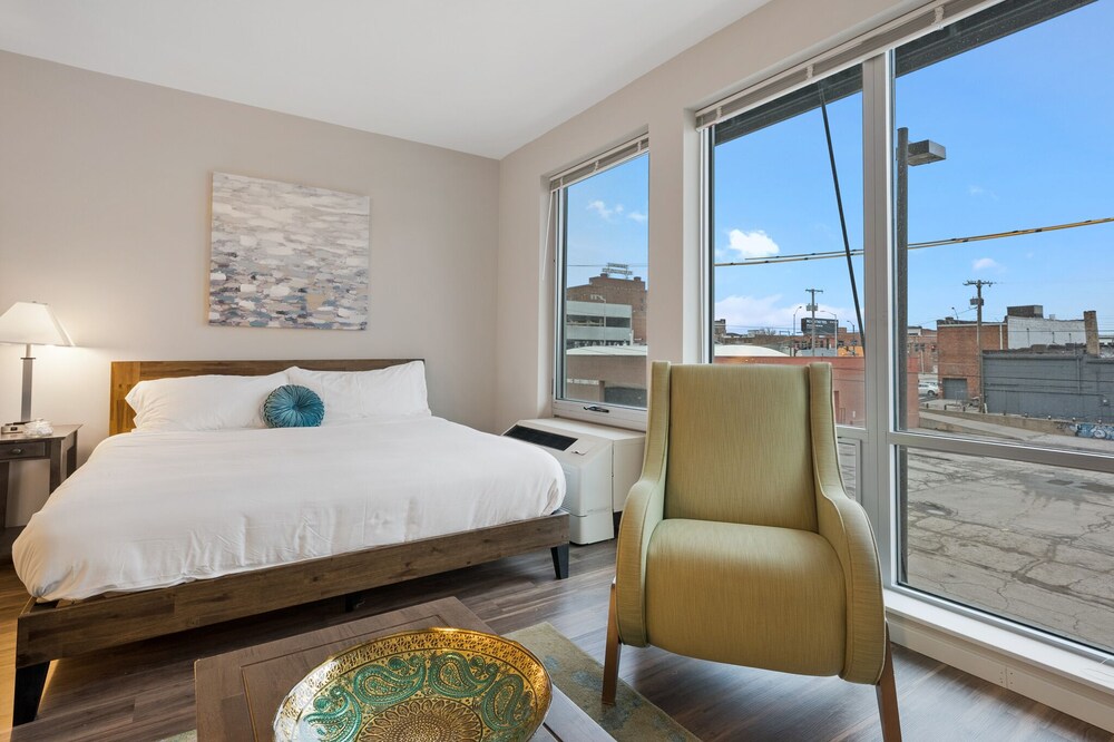 Experience True Comfort: Relax in our Spacious and Immaculate Concept Studio 345
