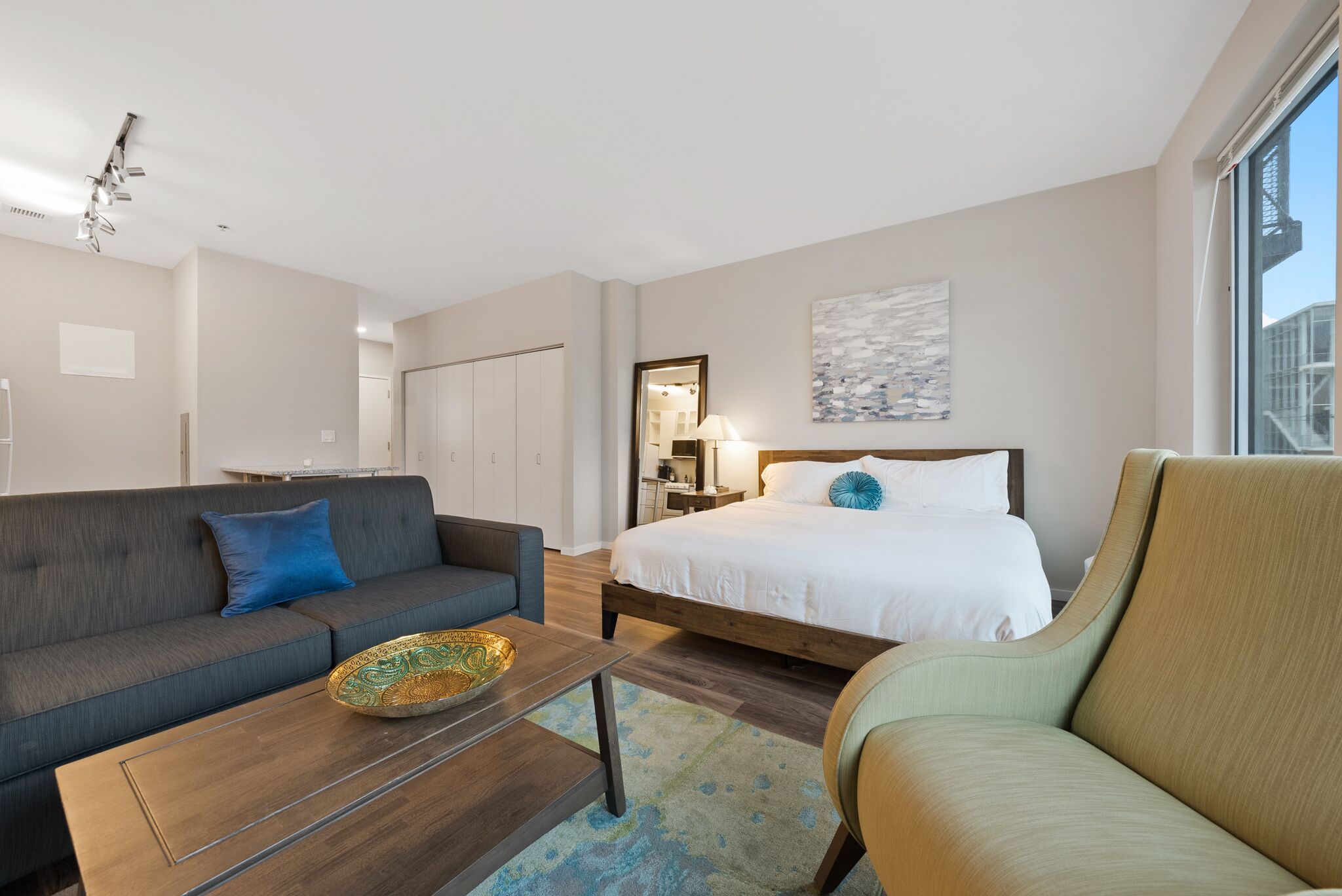 Experience True Comfort: Relax in our Spacious and Immaculate Concept Studio 345