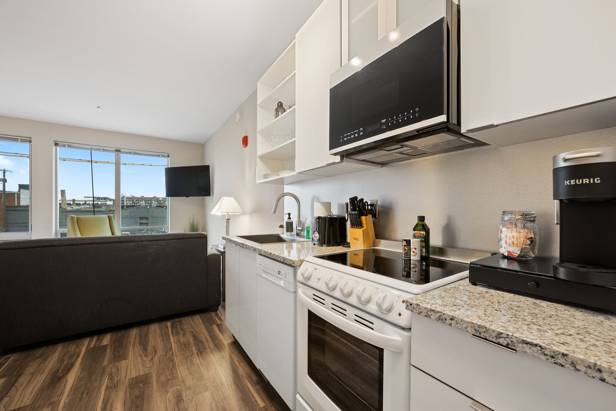 Experience True Comfort: Relax in our Spacious and Immaculate Concept Studio 345