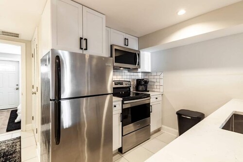 Modern Capitol Hill Apartment - Steps to Metro & DC Attractions