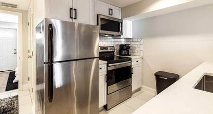 Modern Capitol Hill Apartment - Steps to Metro & DC Attractions